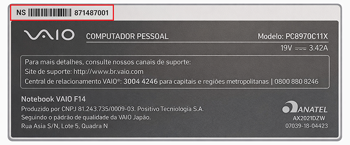 Etiqueta com número de série na parte inferior do notebook
